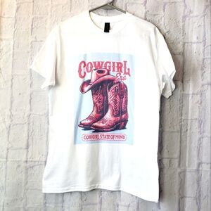 COWGIRL ERA Gildan Graphic Tee Medium